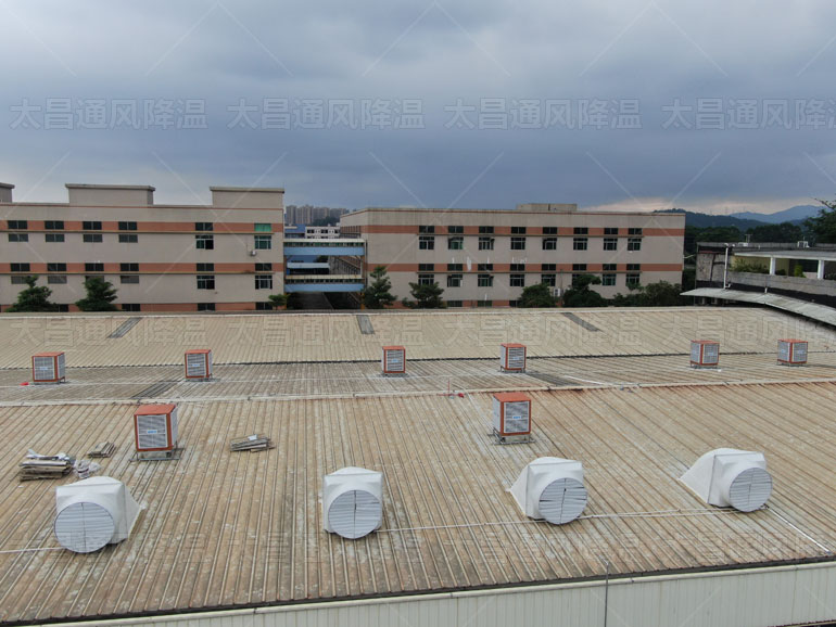 夏季炎熱，大型廠房通風(fēng)降溫設(shè)備怎么選擇呢？