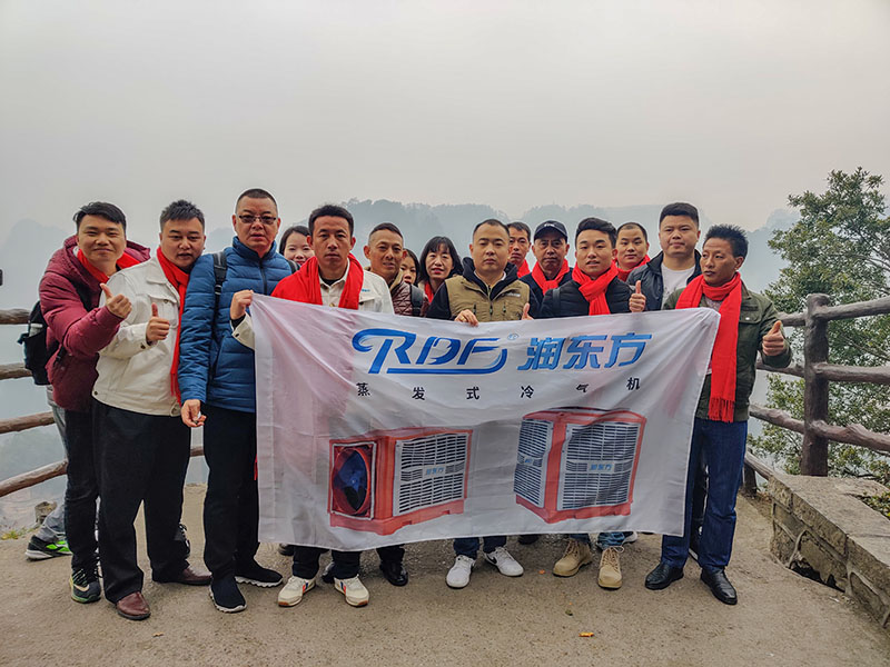 潤東方環(huán)?？照{(diào)團(tuán)隊出游